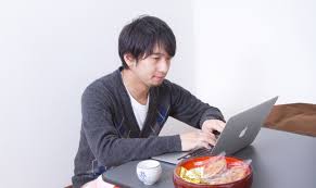 【相談】仮想通貨で100万を6500万にした大学生やけど就職するか投資信託の利回りで一生暮らすか悩んでるんやがwwww